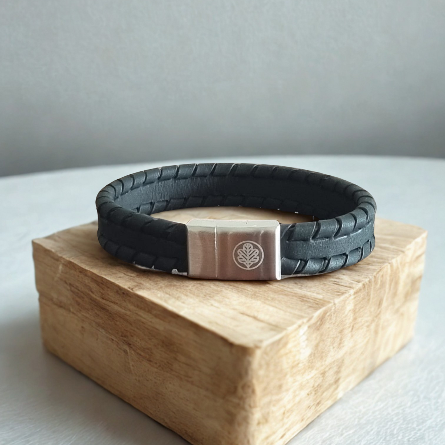 Iron & Oak Amsterdam - Steelbound (Black) L - 21cm